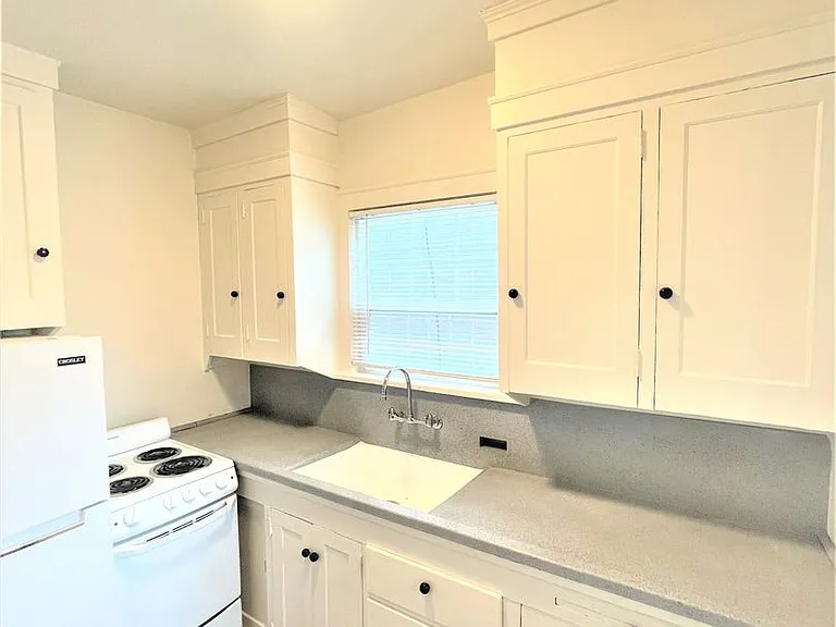 2080 SE Caruthers St #2114 — Photo 6