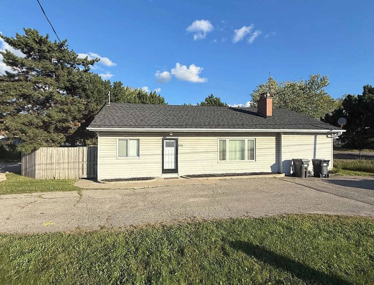 3 bed, $2,950 — Photo 2