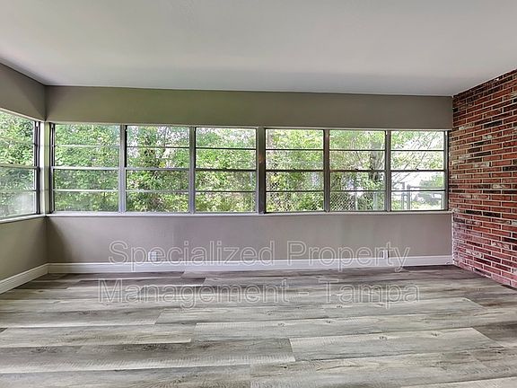 4th image of 4811 E Poinsettia Ave