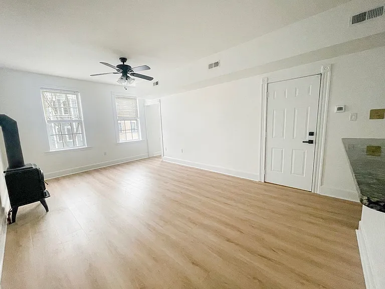 470 E 7th St #4 — Photo 7