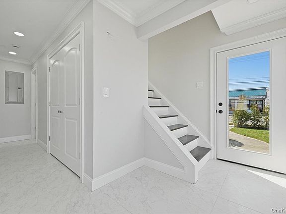 4th image of 61 Gardiners Avenue