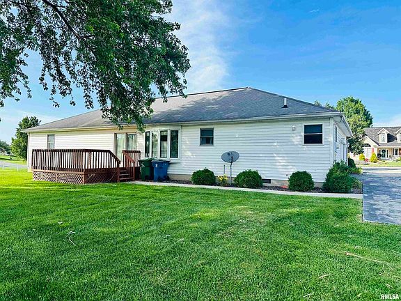 3rd image of 1011 Applewood Ln