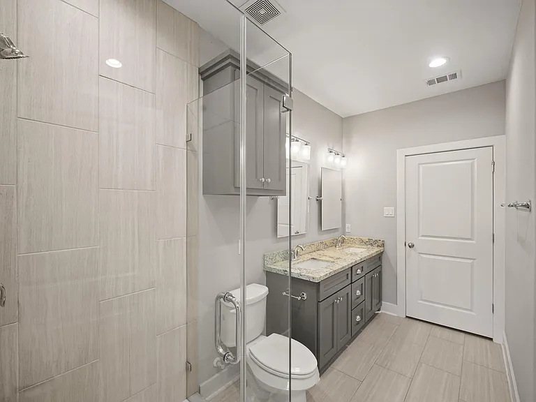 2547 Calumet St — Photo 20