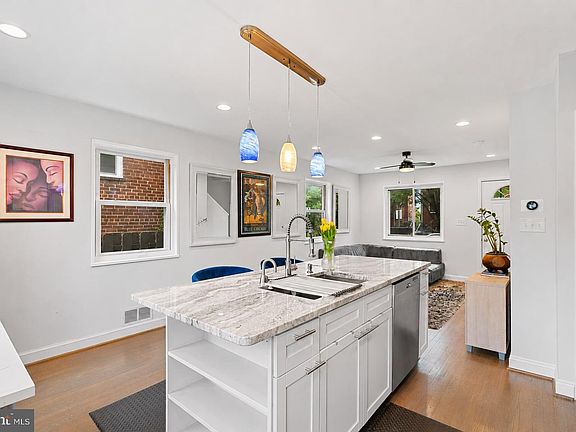 3rd image of 4207 Hildreth St SE
