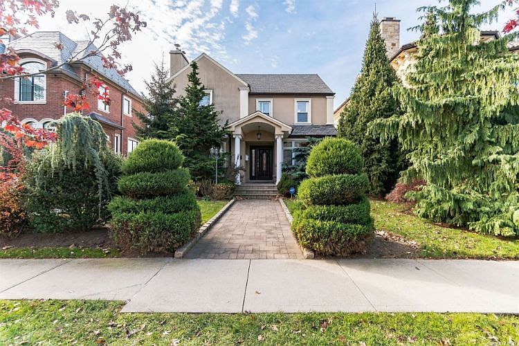 1st image of 3-34 Parsons Blvd