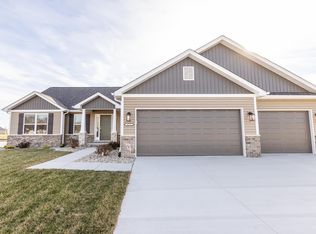 1212 Winding Oaks Ln, Mascoutah, IL 62258