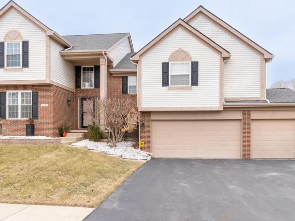 42724 Winding Pond Trl, Belleville, MI 48111