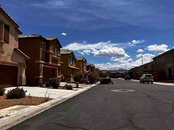 Exterior Neighborhood (street photo)