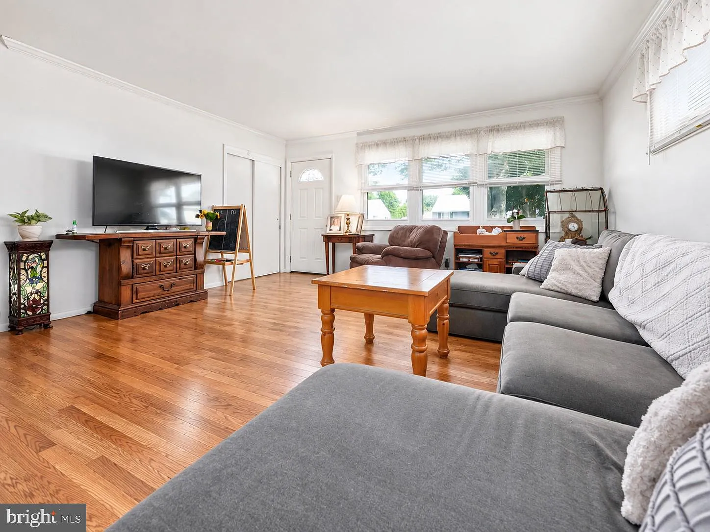 3 bed, 1.5 bath, 1660 sqft, $3,400 — Photo 3
