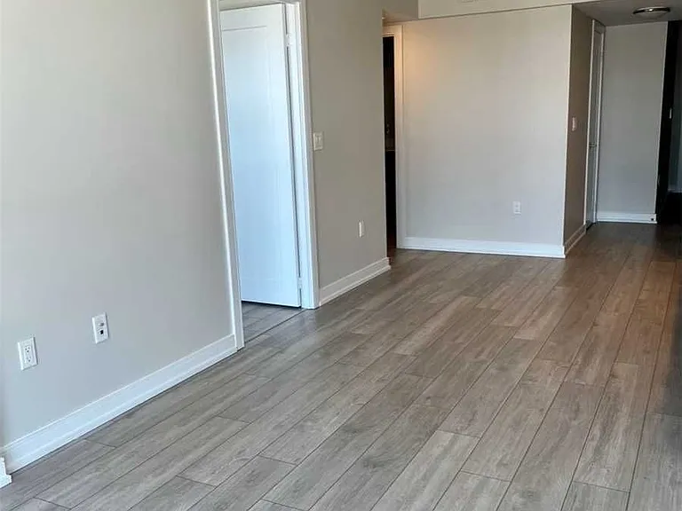 225 Village Green Sq #701 — Photo 7