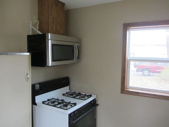 5th image of 922 1st Ave E