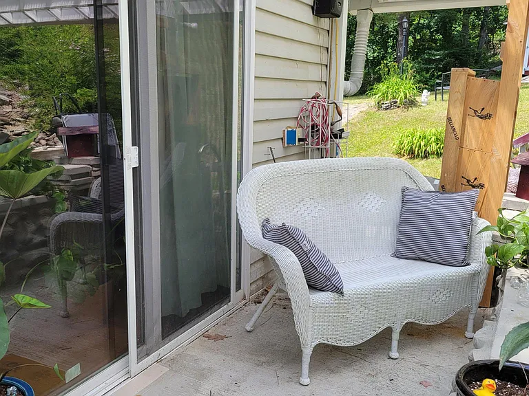 Hillcrest Dr — Photo 14