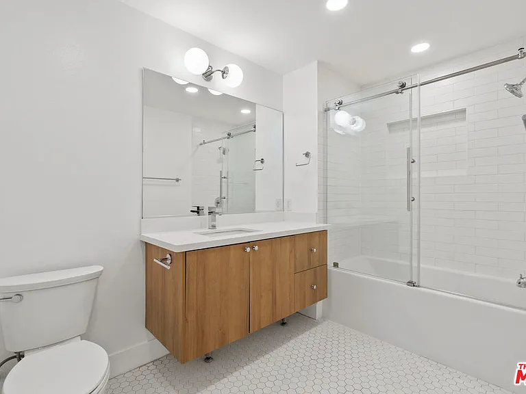 16100 W Sunset Blvd #201 — Photo 21