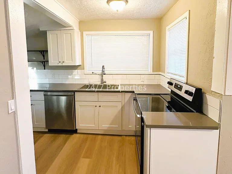 860 Shipping St NE — Photo 7