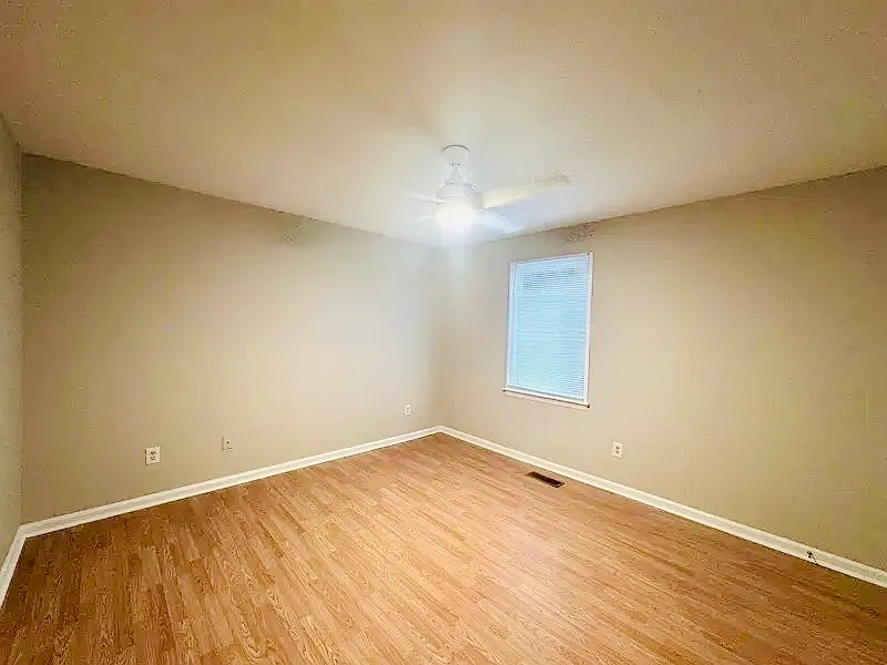 2 bed, 1.5 bath, 1242 sqft, $1,400 — Photo 3