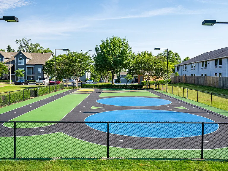 Oak Hollow Apartments — Photo 8