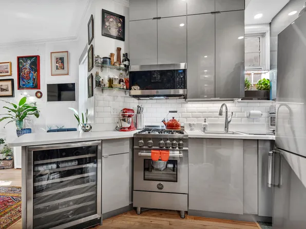 152 East 83rd Street 2B image 1 of 5