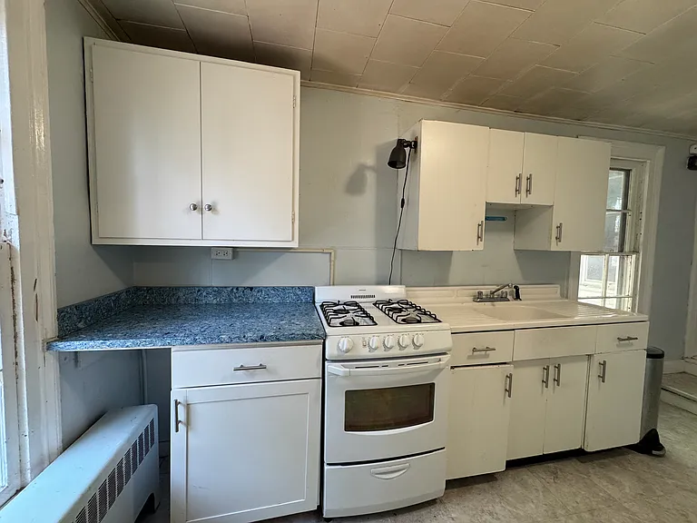 87 N 5th St #2R — Photo 9