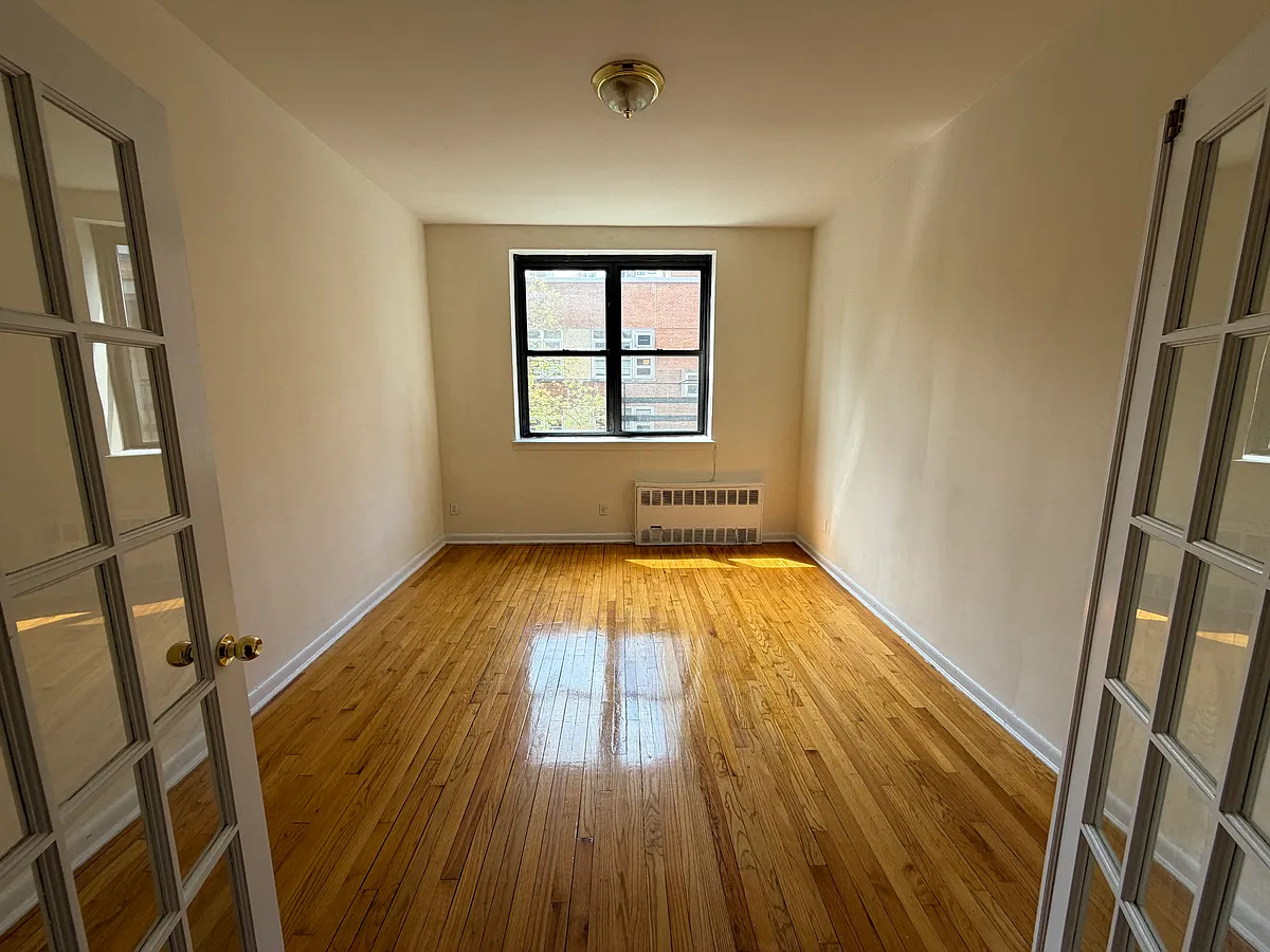 Building Photo - 311 E 76th St #2