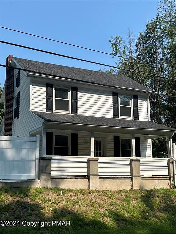 4 bed, 2.0 bath, 2300 sqft, $3,000 — Photo 3