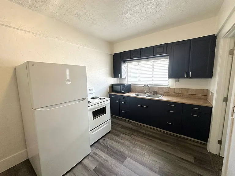 3062 Adams Ave — Photo 2