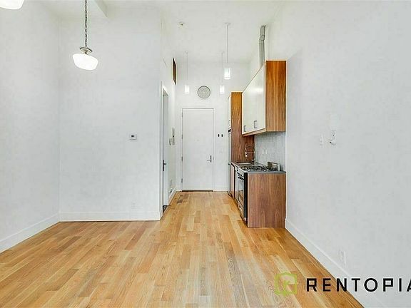 2nd image of 949 Willoughby Ave #341