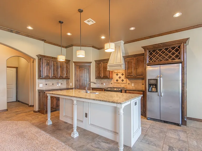 701 Lindsey Ln — Photo 13