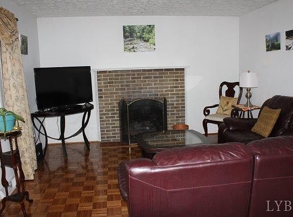 3rd image of 311 Robin Dr