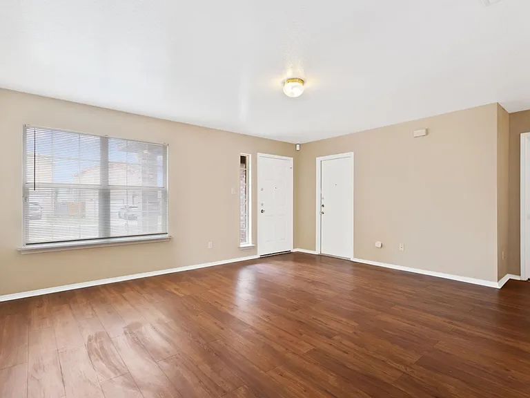8304 Heights Valley — Photo 2