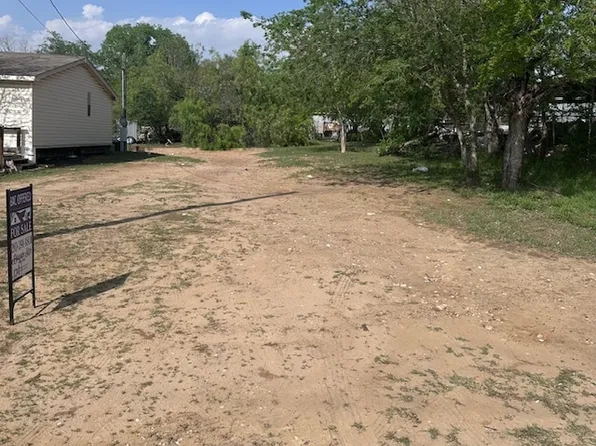516 Bartlett LOT 8 & 9, Natalia, TX 78059