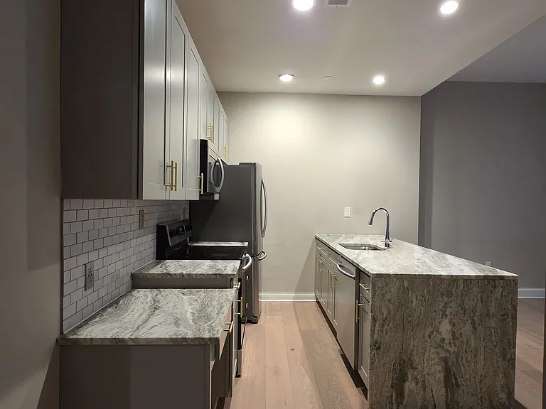 1411-17 Walnut St #201 — Photo 2