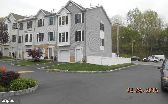 100 Parker Ave #22 — Photo 3