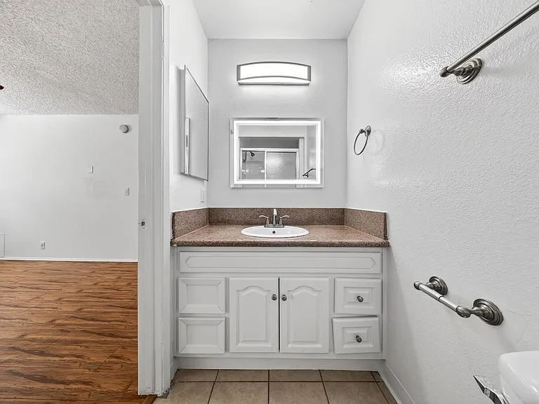 20317 Saticoy St — Photo 36