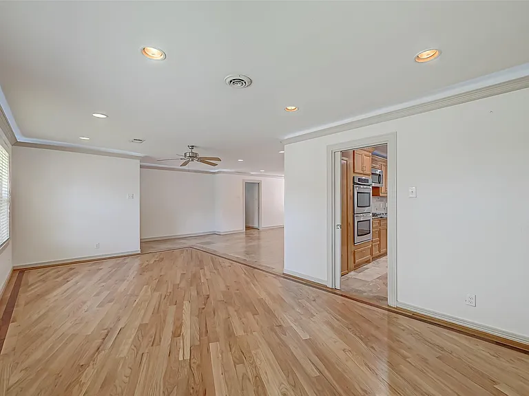 5611 Briarbend Dr — Photo 11