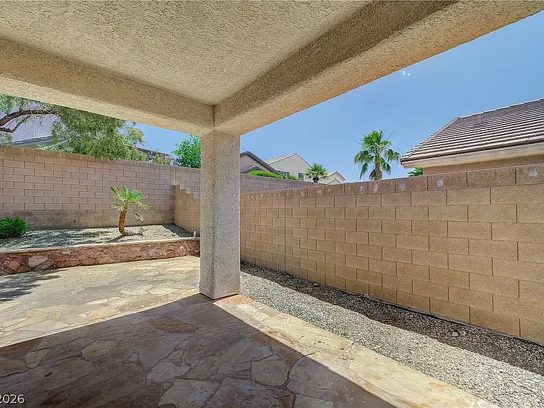 2444 Urrard St — Photo 13