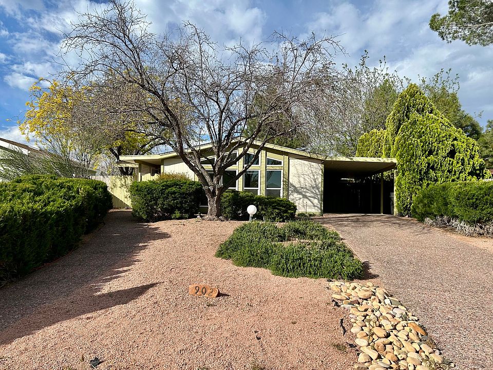 1st image of 902 W Driftwood Dr