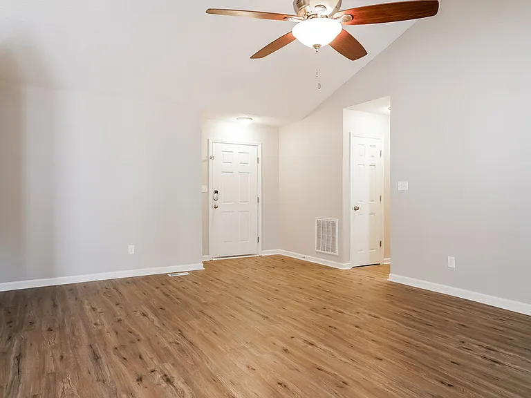 203 Zircon Ln — Photo 5