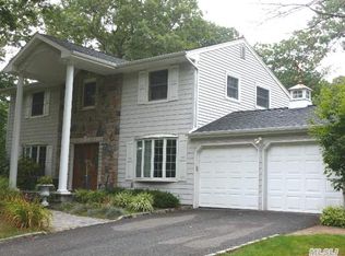 63 Pinedale Rd, Hauppauge, NY 11788