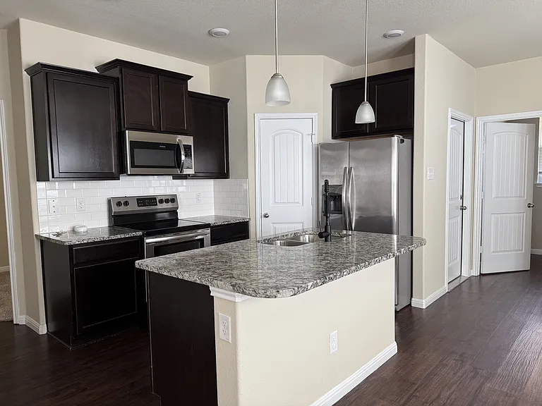 3424 Aubree Katherine Dr — Photo 3