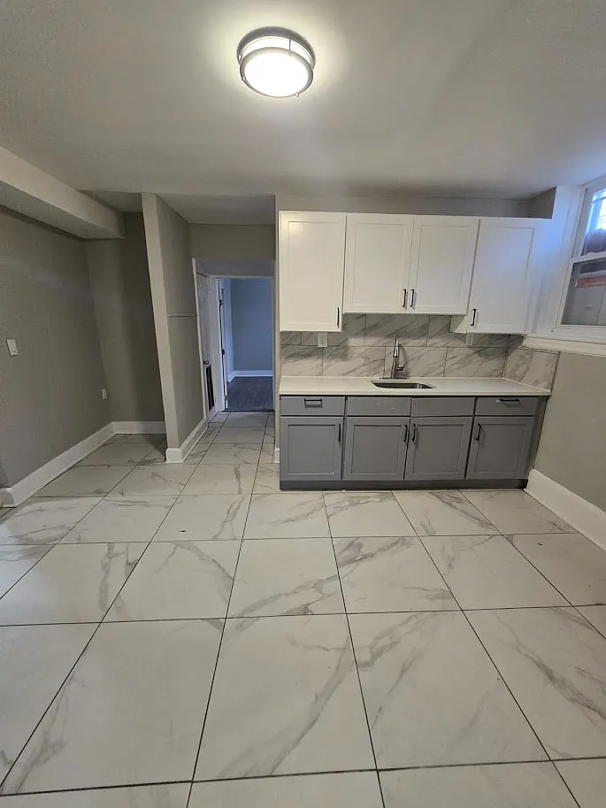 Building Photo - 311 Park Ave #4A