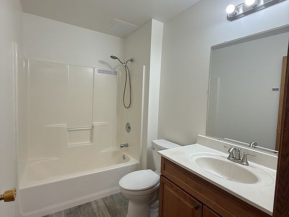 5th image of 300 Parker St APT 3