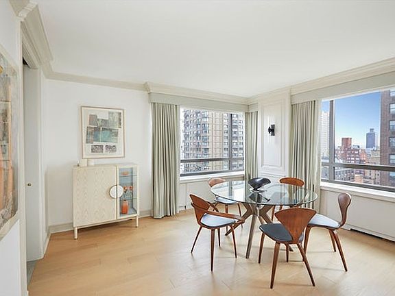 4th image of 190 E 72nd St APT 21B