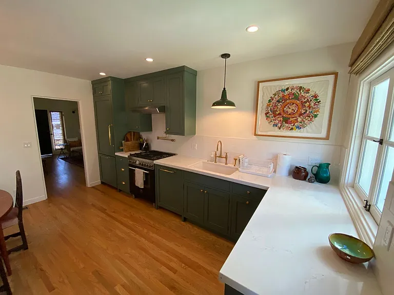 112 E Summer St — Photo 4