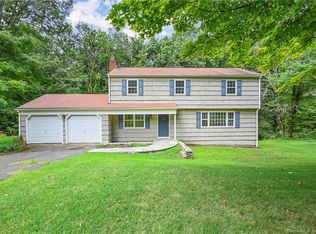 7 Hearthstone Dr, Bethel, CT 06801