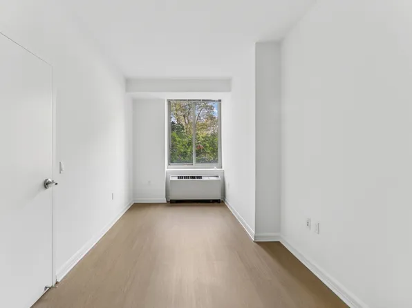 888 Main Street image 10 of 19