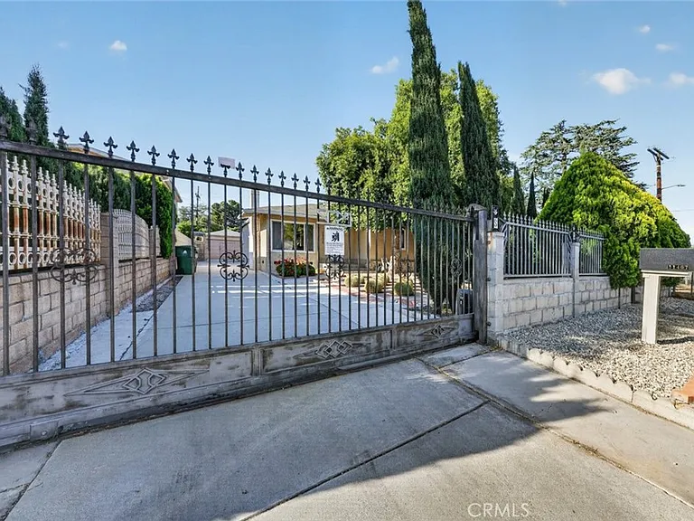 11407 Delano St — Photo 1