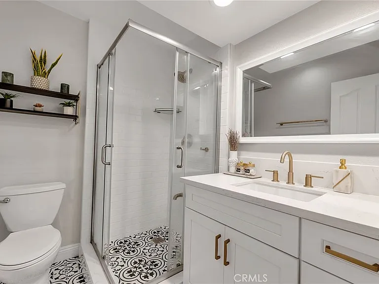 5009 Woodman Ave #108 — Photo 13
