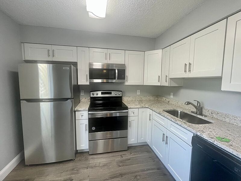 1st image of 910 Alicia Ave #1B