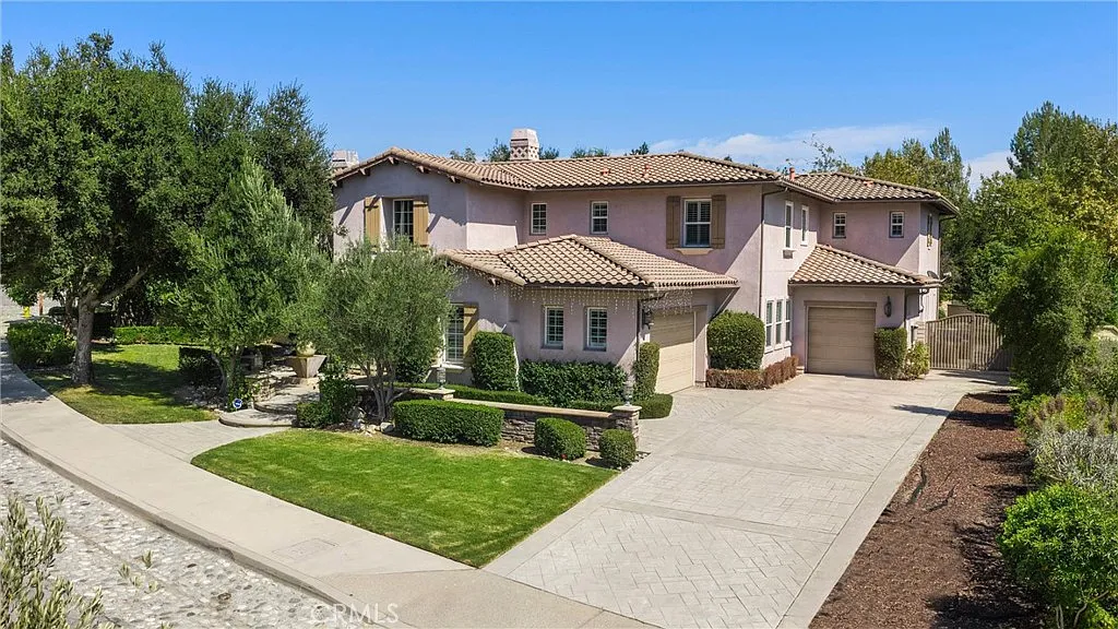 5 bed, 5.5 bath, 5315 sqft, $8,500 — Photo 2