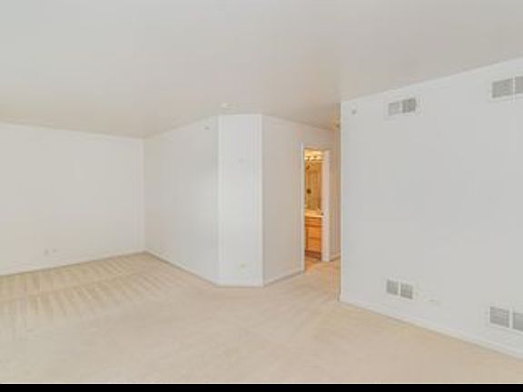 4th image of 1520 Yellowstone Dr